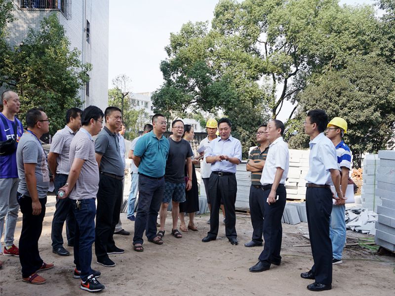 丁湘副市長調研烈士陵園建設情況